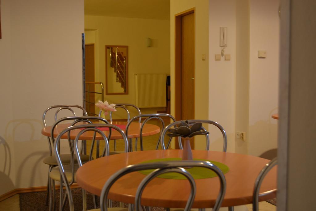 Hotel Privat Julia Vrbov Exterior foto