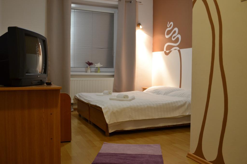 Hotel Privat Julia Vrbov Zimmer foto