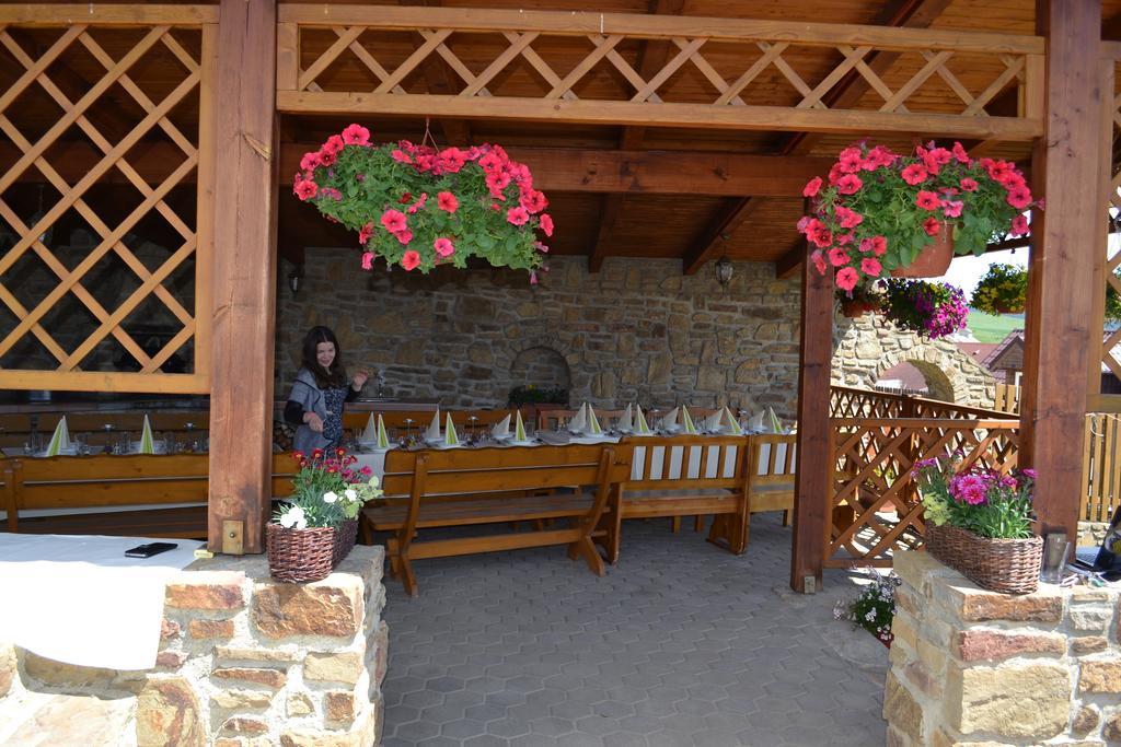 Hotel Privat Julia Vrbov Exterior foto